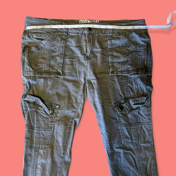 ⭐️ Hot Kiss Cargo Pants ⭐️ - Picture 7 of 7